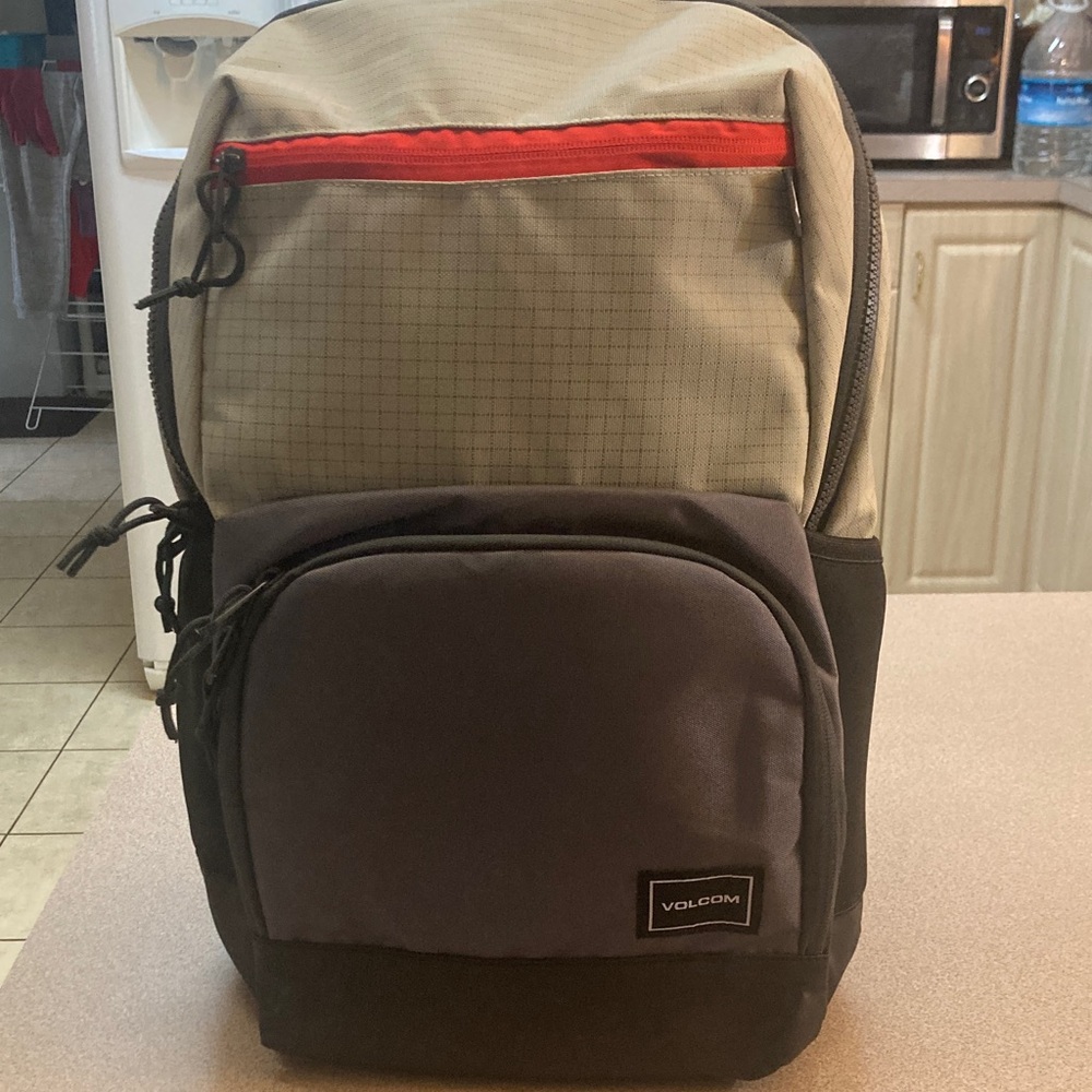 Backpack-UNISEX NWT